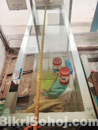 কাঁচের ডিসপ্লে সোকেস